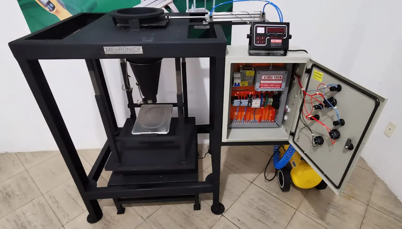 Sistema de envase com painel elétrico montado pela Metrônica